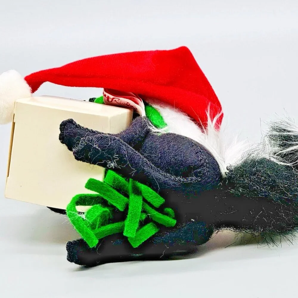 Annalee Santa Skunk Merry Christmas Present 1992 Made in‎ USA 7 inch